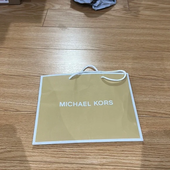 Qty 1 MK authentic bag - Picture 2 of 8